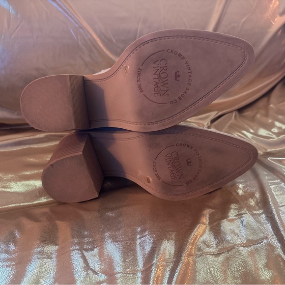 Women's Cream Pointed Toe Ankle Boots - Picture 3 of 4